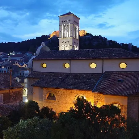 Center Olivia Hvar Town